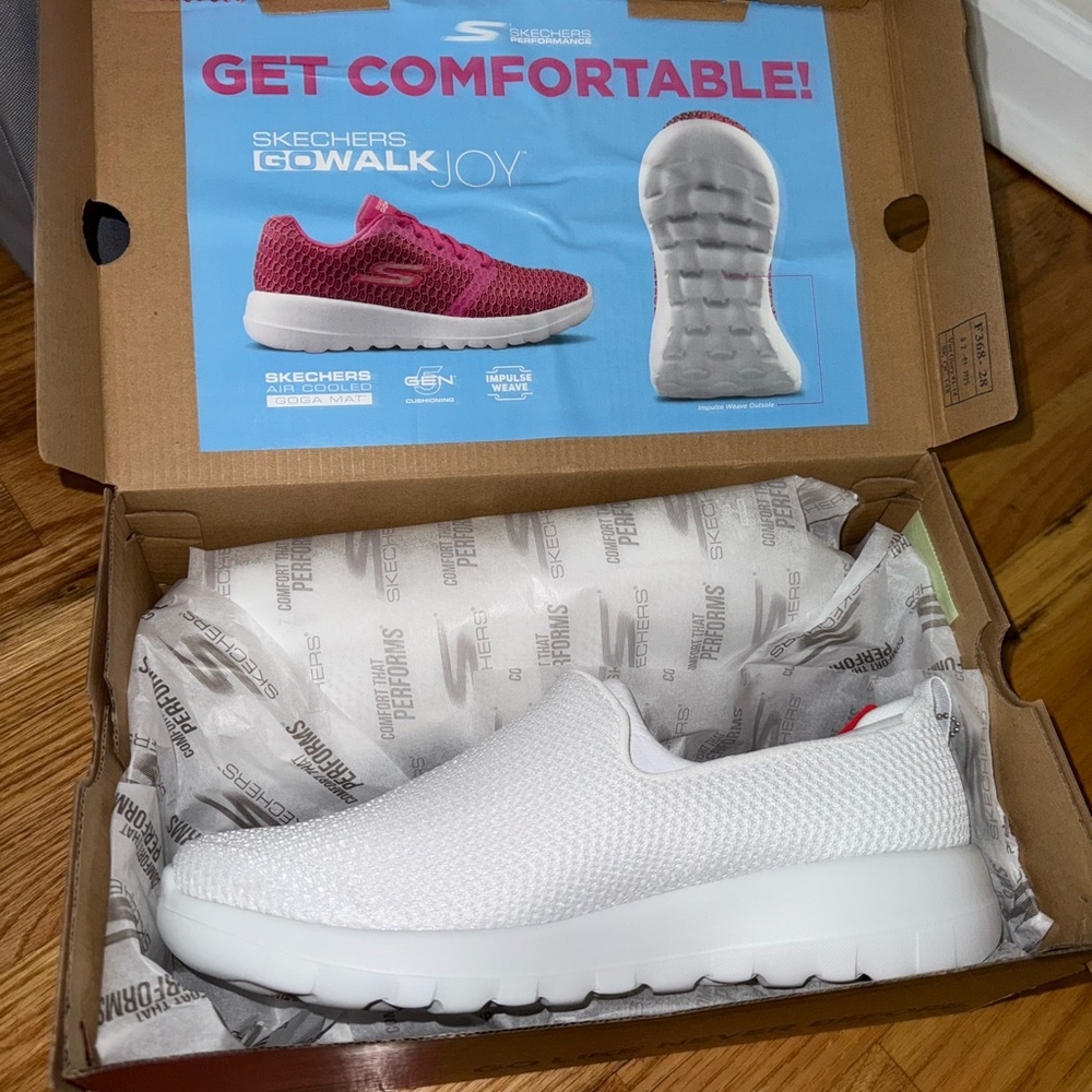Skechers Womens GoWalk Joy Sneakers NWT